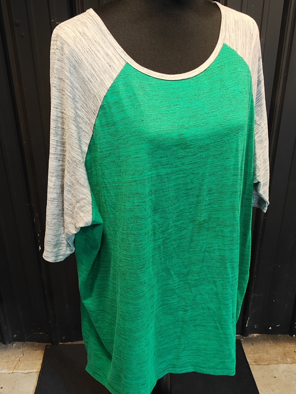 LuLaRoe Green Body with Heather Gray Sleeves Raglan